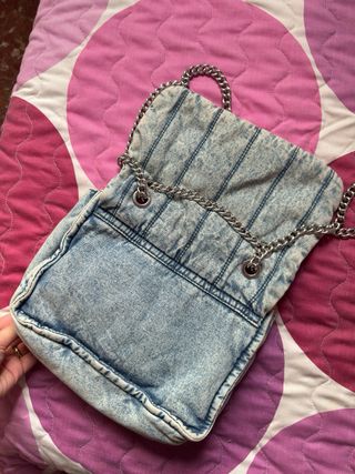 Bolso vaquero denim con cadena plateada