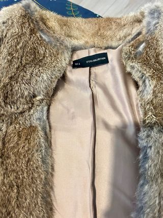 Abrigo largo de pelo marrón y multicolor