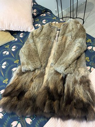 Abrigo largo de pelo marrón y multicolor