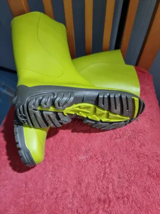 Botas de agua verdes.