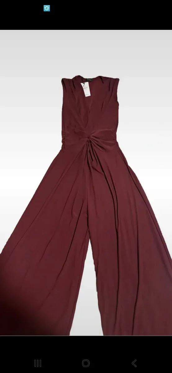 Mono largo burdeo con nudo.