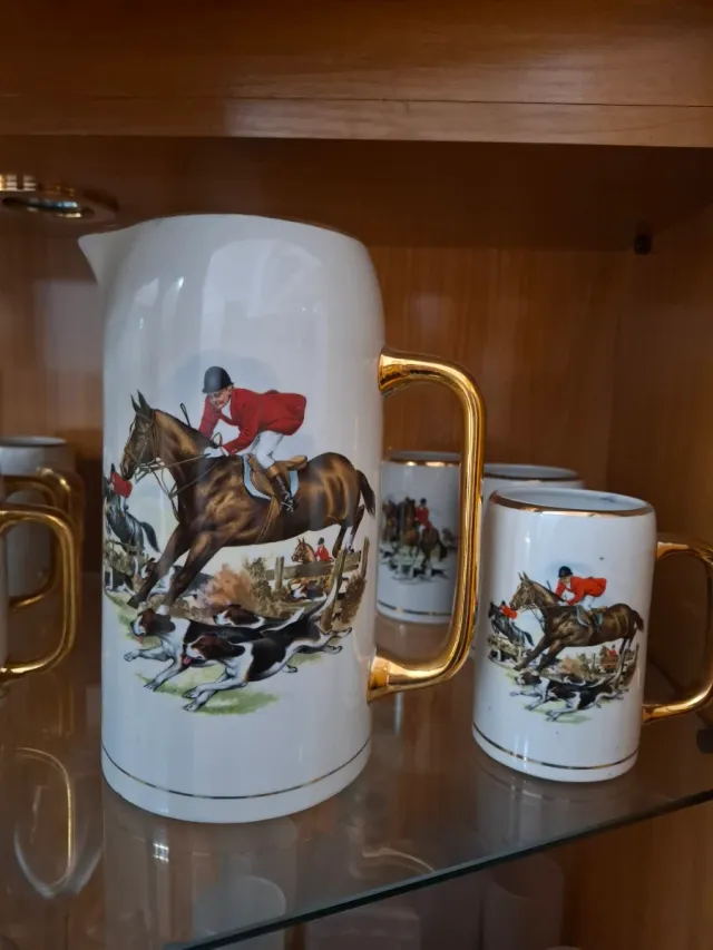 Juego Jarras Cerámica y Metal Dorado