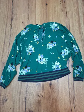 Blusa verde floral manga larga