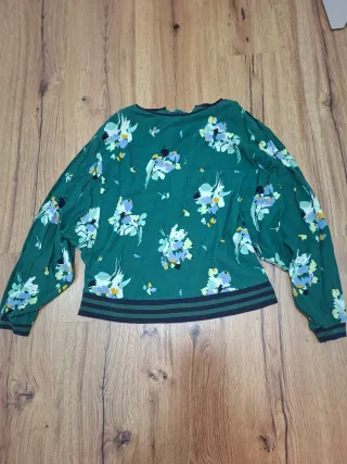 Blusa verde floral manga larga