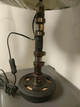 Lampada da tavolo albero a camme