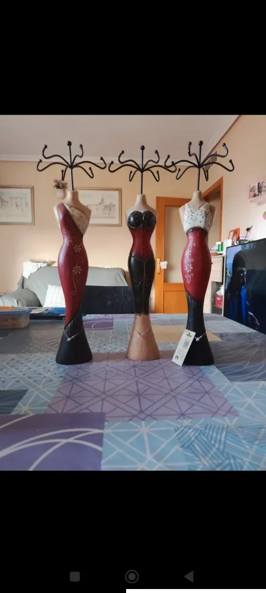 Figuras Joyero Vestido Rojo y Negro