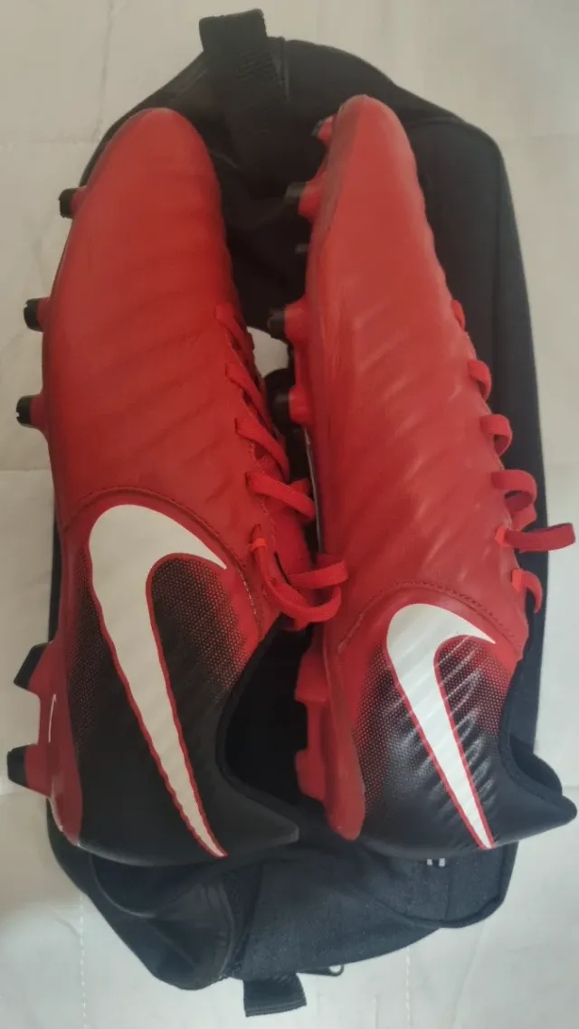 Botas de Fútbol Nike Rojas y Negras