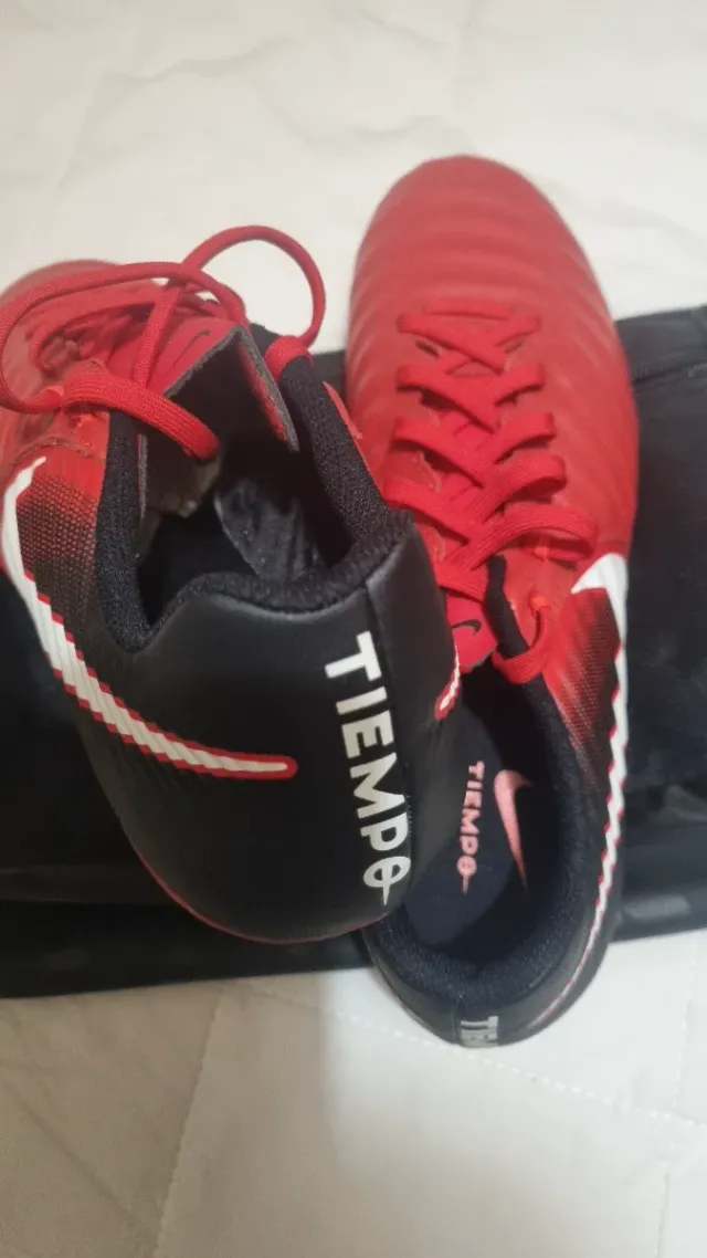 Botas de Fútbol Nike Rojas y Negras