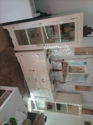 Aparador madera maciza beige/blanco.y Dos muebles