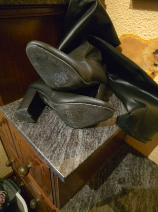 Botas altas negras