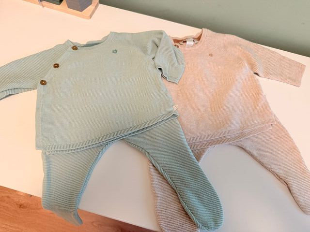 Conjuntos bebé punto beis y verde