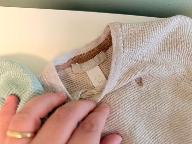 Conjuntos bebé punto beis y verde