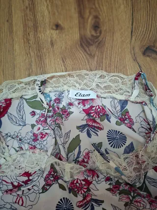 Mono corto floral con encaje