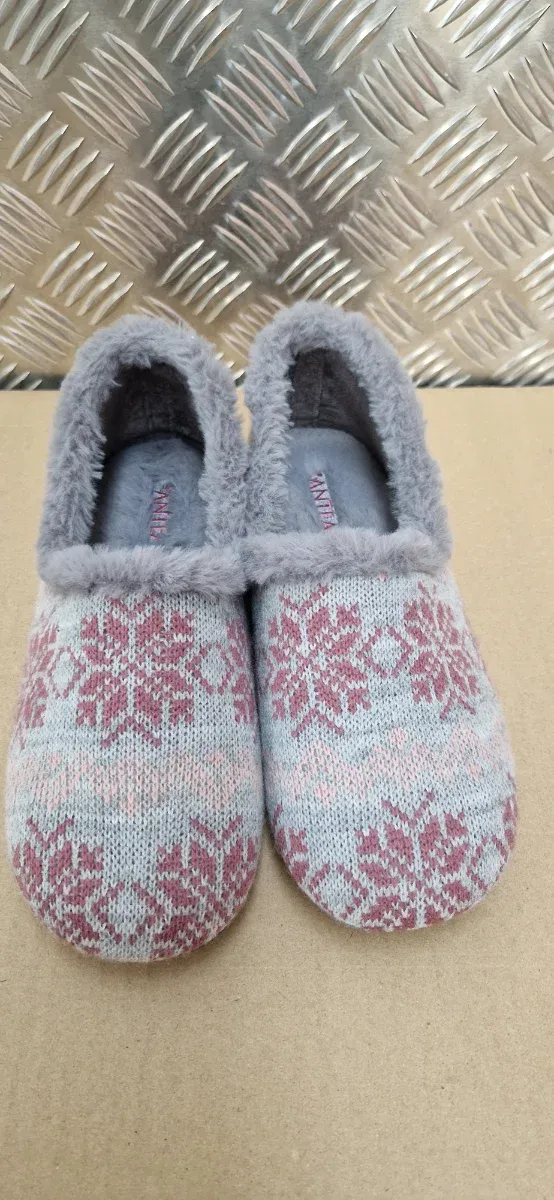 Zapatillas de estar por casa, Antea, talla 38.