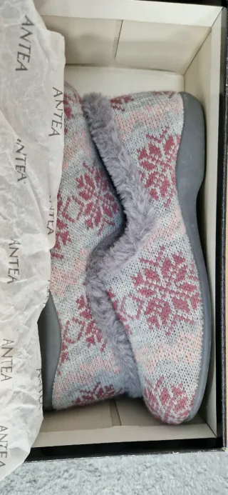 Zapatillas de estar por casa, Antea, talla 38.