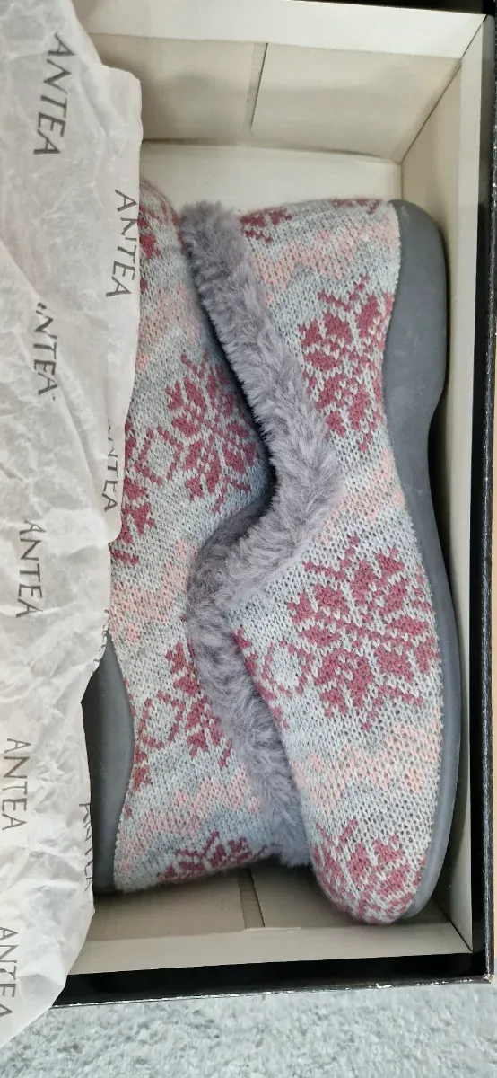 Zapatillas de estar por casa, Antea, talla 38.