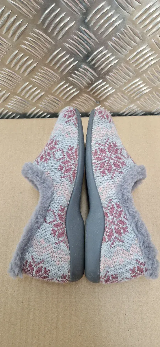 Zapatillas de estar por casa, Antea, talla 38.