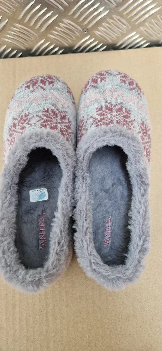 Zapatillas de estar por casa, Antea, talla 38.