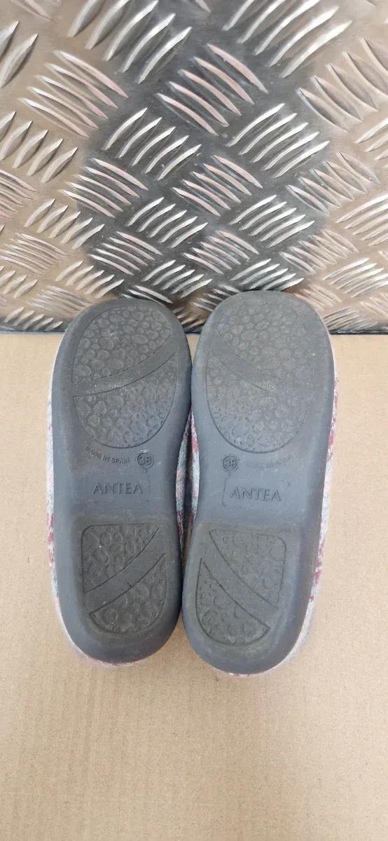 Zapatillas de estar por casa, Antea, talla 38.
