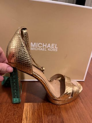 Sandalias Michael Kors Doradas talla 40