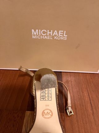 Sandalias Michael Kors Doradas talla 40