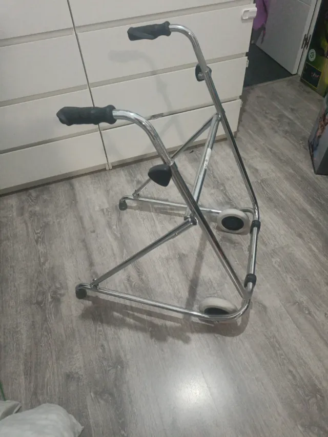 Andador 2 ruedas plegable