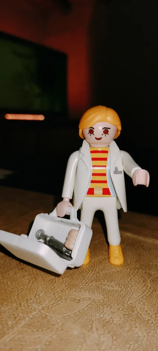 Playmobil médica con maletín