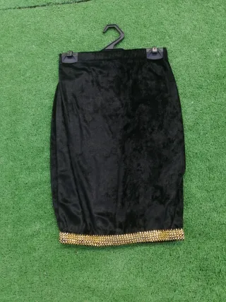 Falda fiesta negra con detalles dorados