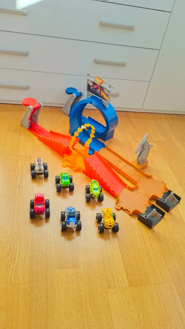 Circuito Blaze + 6 Monster Machines