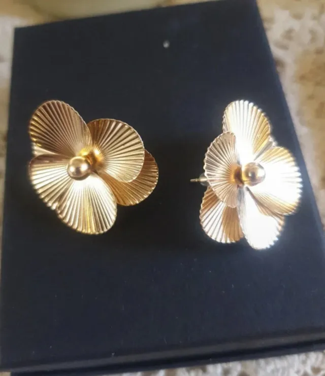 Pendientes Flor Dorados