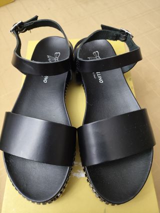 Sandálias Farfallino Pretas Novo Tam 36 e outra 37