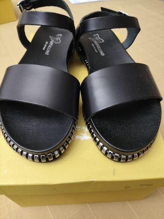 Sandálias Farfallino Pretas Novo Tam 36 e outra 37