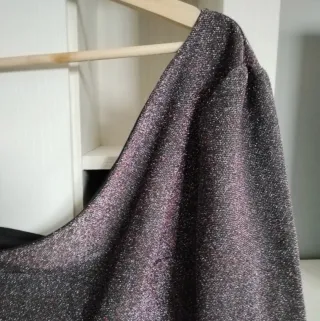 Blusa asimétrica brillante