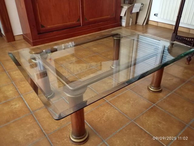 Tavolino da salotto con piano in cristallo