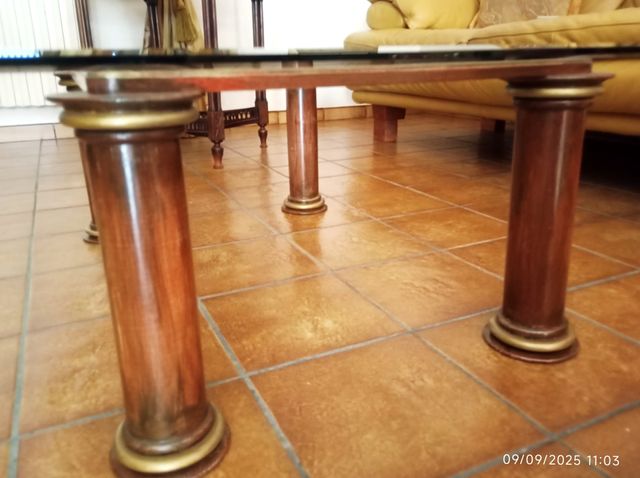 Tavolino da salotto con piano in cristallo