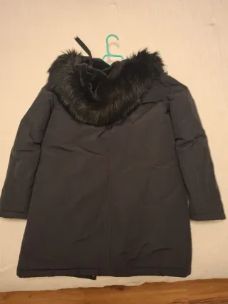 Abrigo Zara Negro con Capucha y Pelo