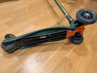 Dos patinetes Micro Maxi 3 ruedas