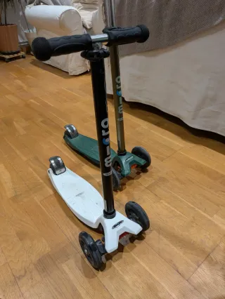 Dos patinetes Micro Maxi 3 ruedas