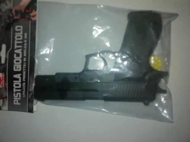 Pistola giocattolo con pallini