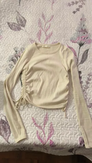 Camiseta manga larga beige fruncida
