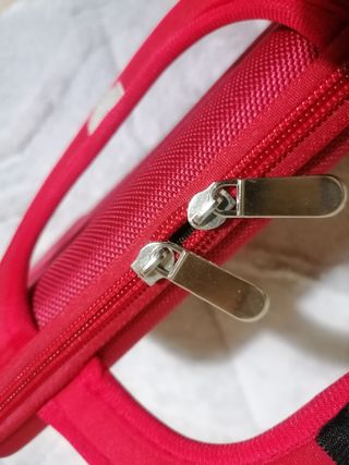 Estuche tablet + regalo