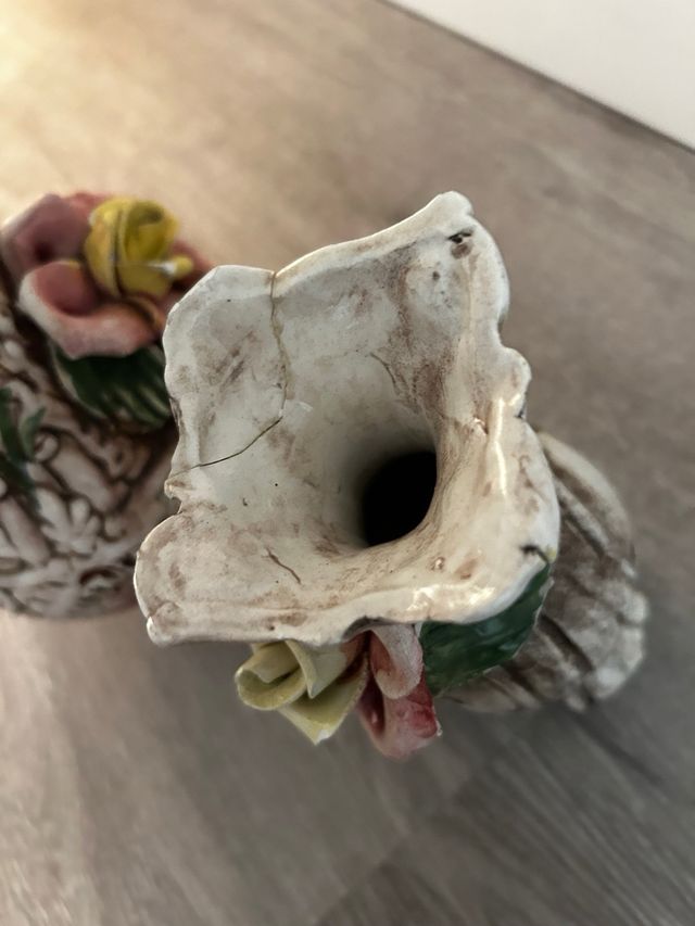 Coppia vasi antichi decorati fiori