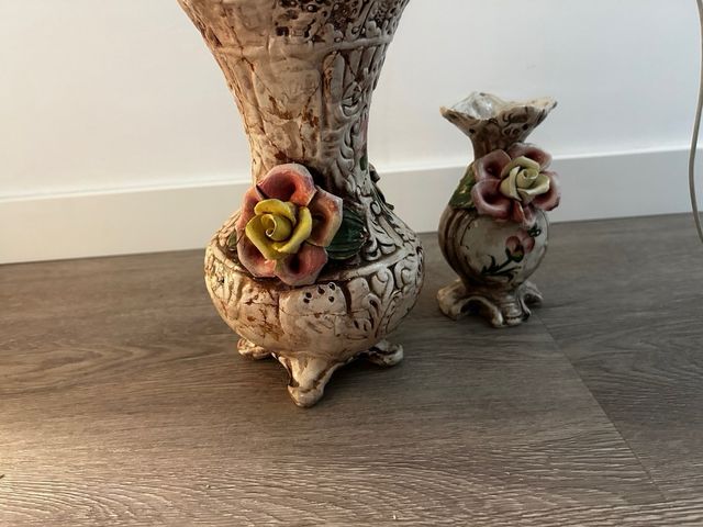 Coppia vasi antichi decorati fiori