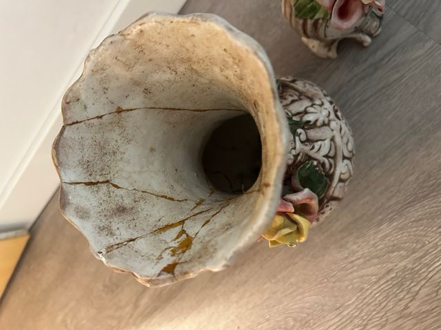 Coppia vasi antichi decorati fiori