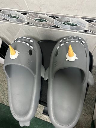 Chanclas Tiburón con Cono Helado