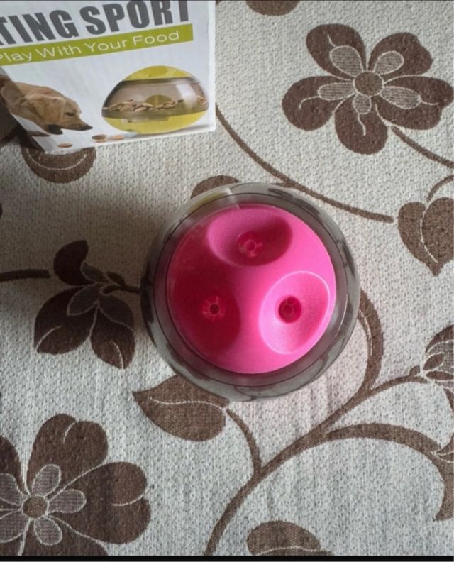Brinquedo dispensador de comida para cães
