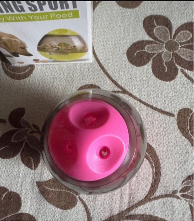 Brinquedo dispensador de comida para cães