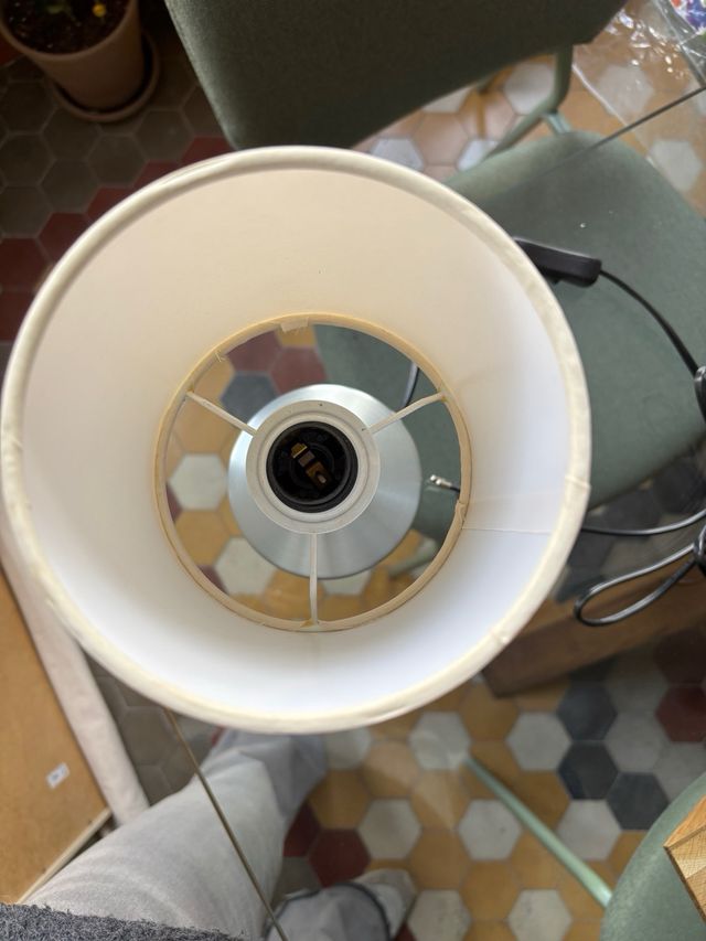 Lamparita de noche IKEA beige y gris