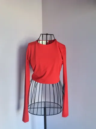Crop top rojo manga larga