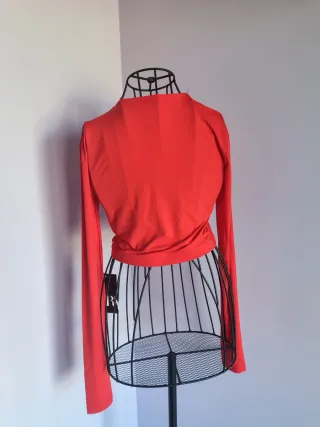 Crop top rojo manga larga